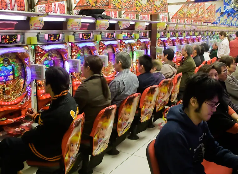 Maruhan Shinsekai interior